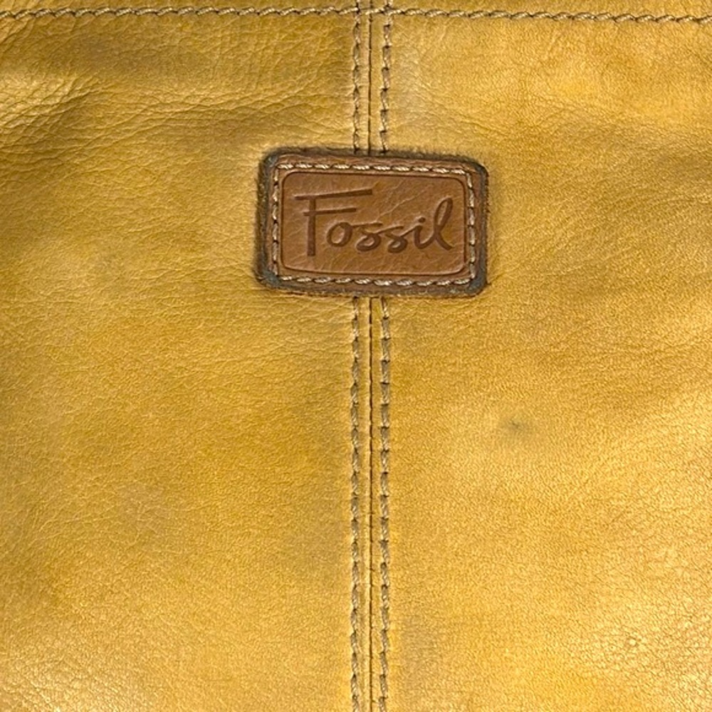 Fossil Leather Crossbody Flower Handbag - Picture 4 of 12